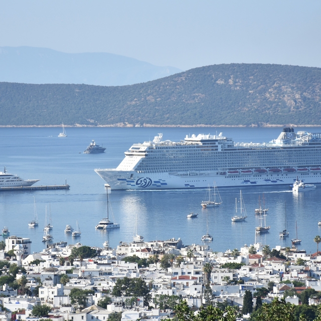 "Aroya" kruvaziyeri Bodrum'a 1532 turist getirdi