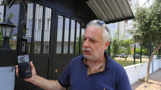 İkametine yemek, nakliyeci, ambulans, cenaze aracının gönderilip 500 bin TL talep edilen dijital şantaj boyut değiştirdi
Alacak iddiası ile kapısına kurye, cenaze aracı ambulans gönderildi, şimdi ise tehdit mesajları gelmeye başladı
"Apartmanınızdaki tüm arabaları hurdaya çevirip, evinizin pencerelerinizi tuz buz ettiğimizde kimsenin ağlamasını istemem. Karabasan gibi çökeceğiz, biz kimseye benzemeyiz"
İkamet ettiği apartmandaki komşularının GSM numaralarına kendisi ile ilgili tehdit mesajları gönderiliyor