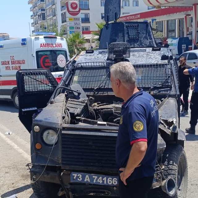 Şırnak'ta zırhlı araç, takla attı; 2 polis yaralı