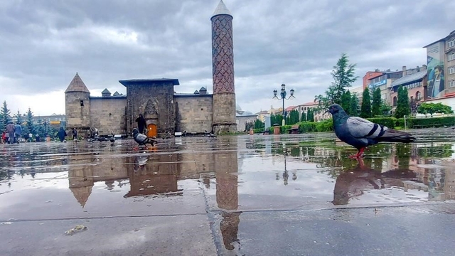 Erzurum ve Ardahan için "sarı" kodlu uyarı: Kuvvetli sağanak ve sel riski