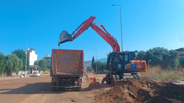 Aydın Büyükşehir'in yol çalışmaları devam ediyor