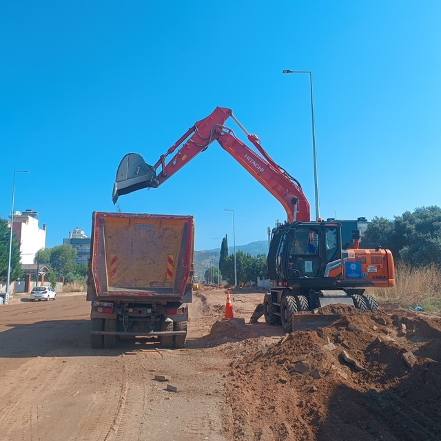 Aydın Büyükşehir'in yol çalışmaları devam ediyor