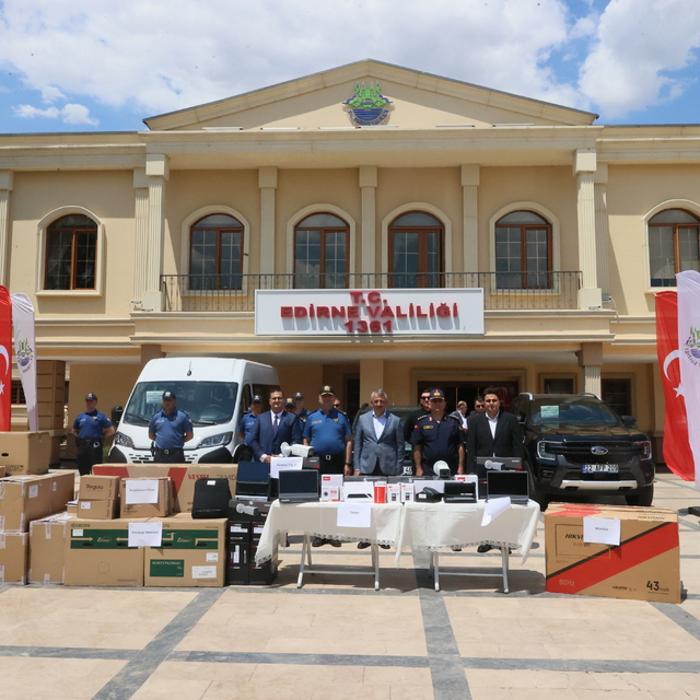 Edirne'de sınır güvenliği için tahsis edilen araçlar tanıtıldı