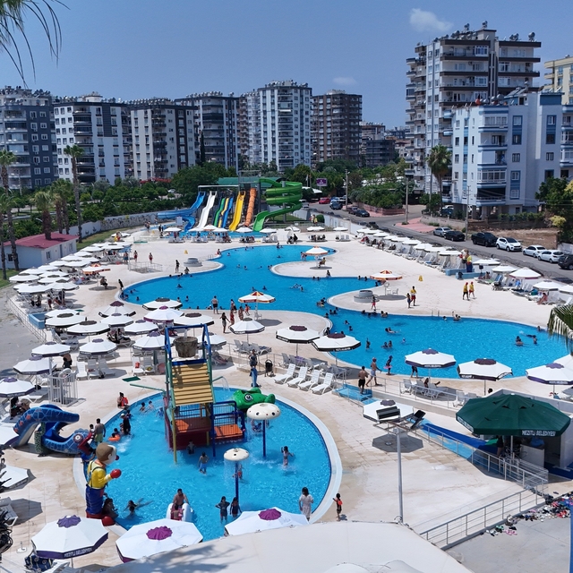 Mezitli Belediyesi Su Parkı yaz sezonuna kapılarını açtı