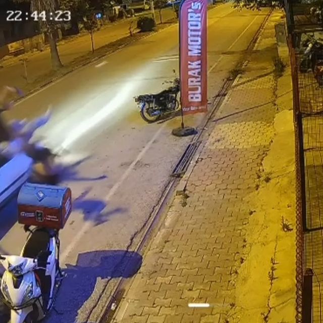 4 yayaya çarpıp kaçan otomobilin sürücüsü teslim oldu