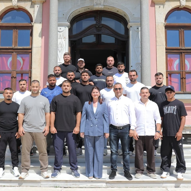 Edirne Belediye Başkanı Gencan, Edirneli pehlivanlarla bir araya geldi