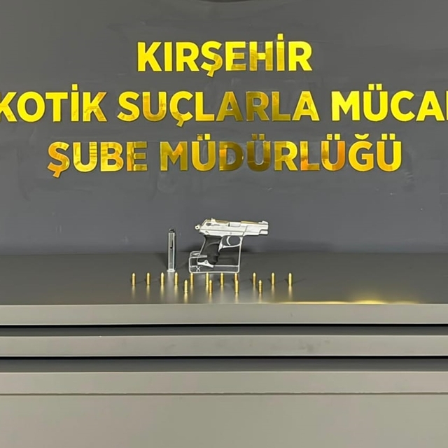 Kırşehir'de ruhsatsız silah ele geçirildi