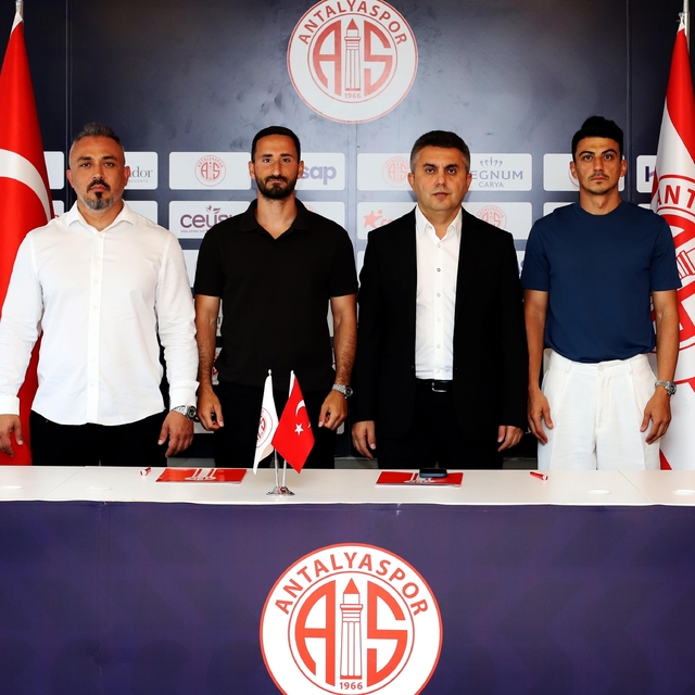 Antalyaspor'da Soner Dikmen ve Erdoğan Yeşilyurt, 2 yıllık sözleşme imzalad...