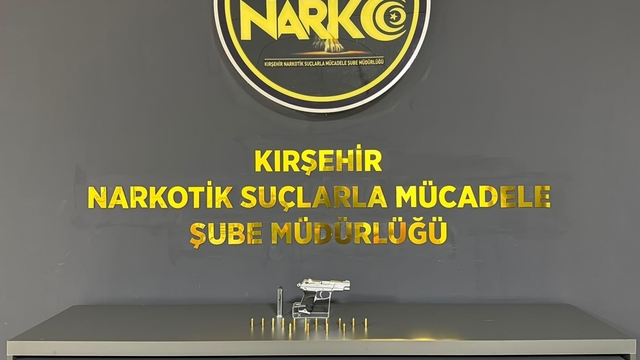 Kırşehir'de ruhsatsız tabanca, şarjör ve fişek ele geçirildi