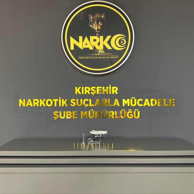 Kırşehir'de ruhsatsız tabanca, şarjör ve fişek ele geçirildi