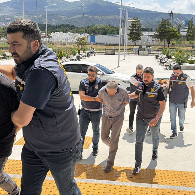 Servis araçları işletmecisine silahlı saldırıya ilişkin 3 gözaltı