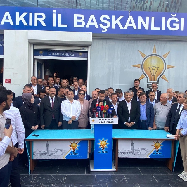 AK Parti Diyarbakır İl Başkanı Sümer partililerle bir araya geldi