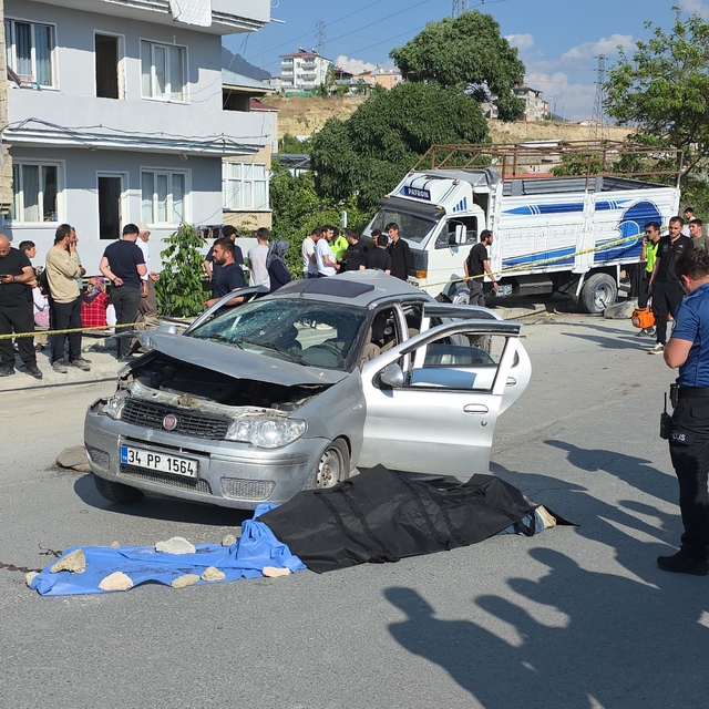 Van'da otomobil kamyonetle çarpıştı: 1 ölü, 4 yaralı