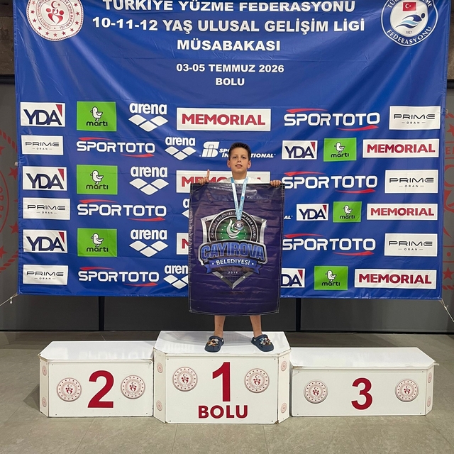 Çayırovalı yüzücülerden 25 madalyalık başarı