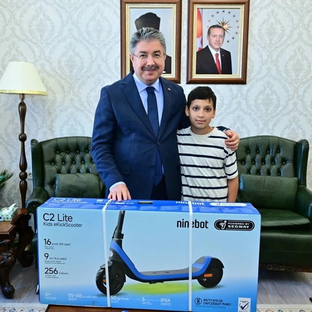 Eskişehir Valisi Dr. Erdinç Yılmaz, orman şehidinin evladı Batuhan'ın hayal...