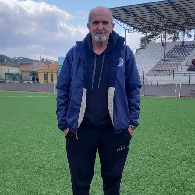 Kuşadası'nda denizde boğulan 3 kişiden emekli öğretmen toprağa verildi