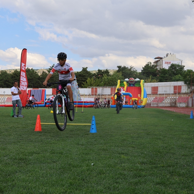 Nevşehir'de şenlikte 250 çocuğa bisiklet