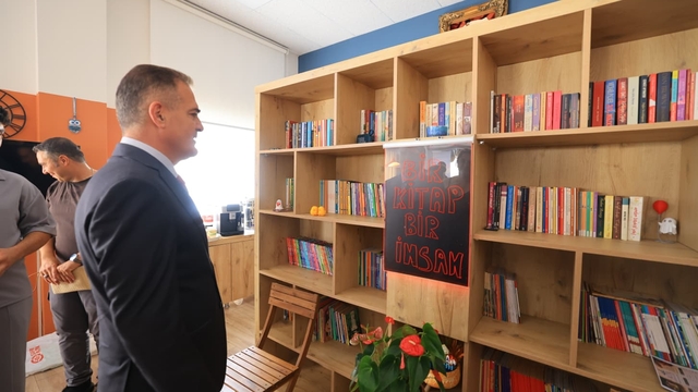 Muğla Valisi Akbıyık, Ula'da Kitap Kafe'nin açılışını yaptı