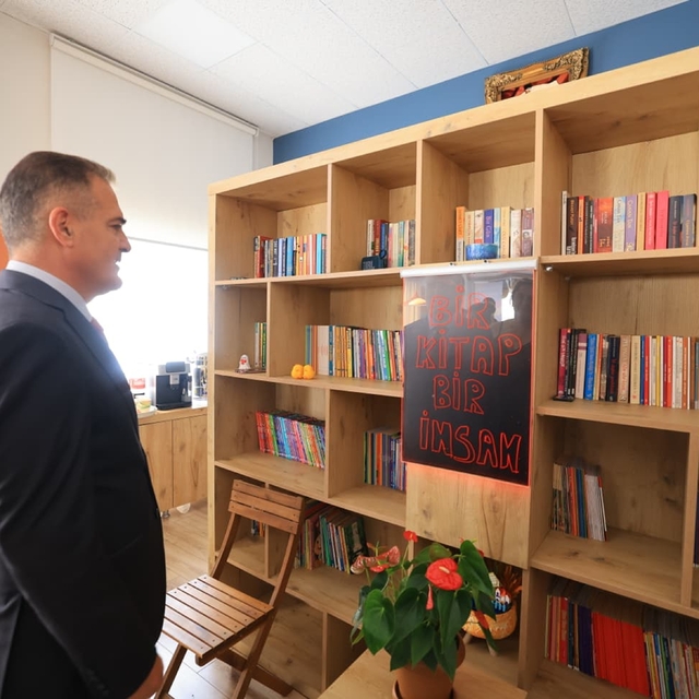 Muğla Valisi Akbıyık, Ula'da Kitap Kafe'nin açılışını yaptı