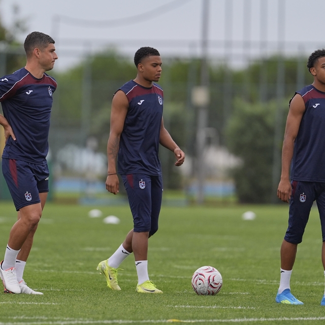 Trabzonspor'da yeni sezon mesaisi başladı
Fatih Tekke'nin öğrencileri kamp...