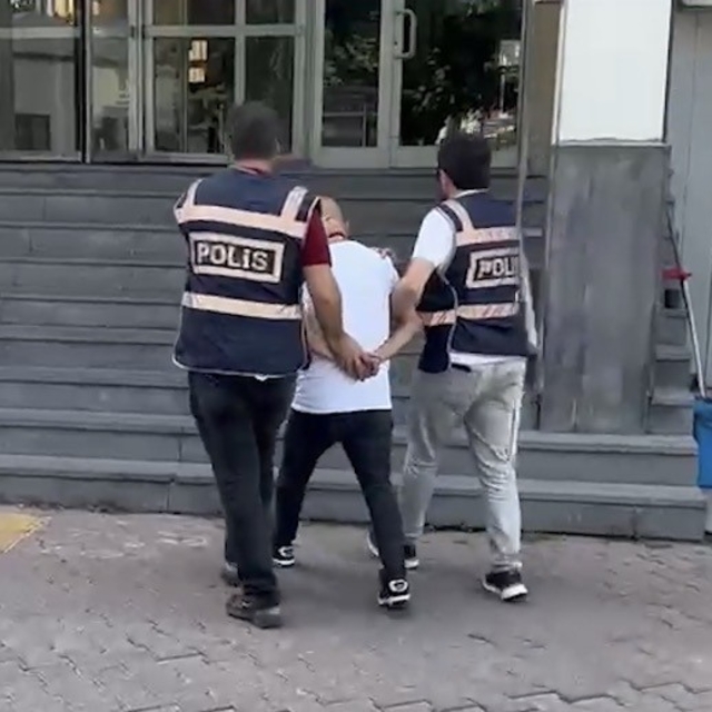 Karşılıksız çek düzenlemekten 52 yıl kesinleşmiş hapis cezası bulunan şahıs...