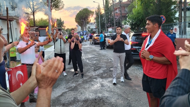 Dünya şampiyonu Karahan, Köyceğiz'de coşkuyla karşılandı