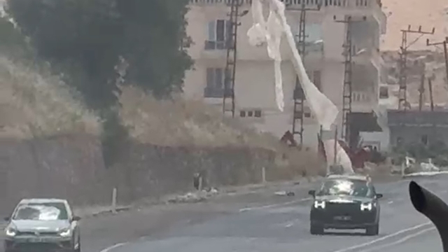 Siirt'te elektrik direğinde çıkan yangın paniğe neden oldu