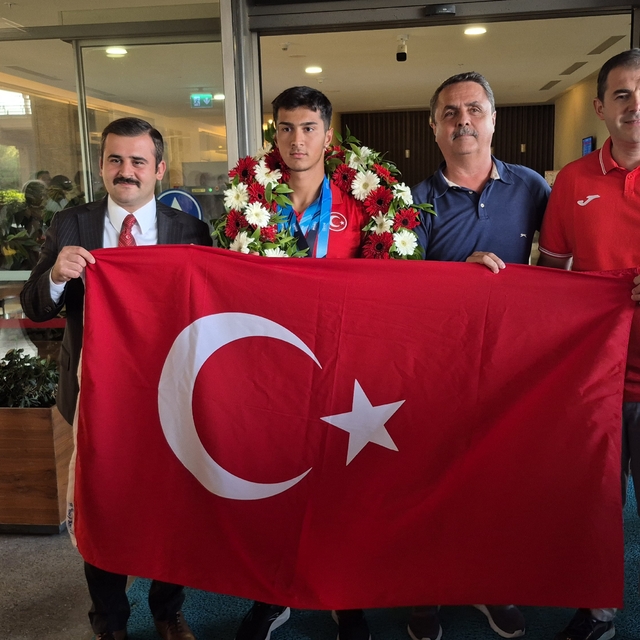 Türk kanosu adına ilke imza atan Rahmi Kaan Karahan, Muğla'da törenle karşı...