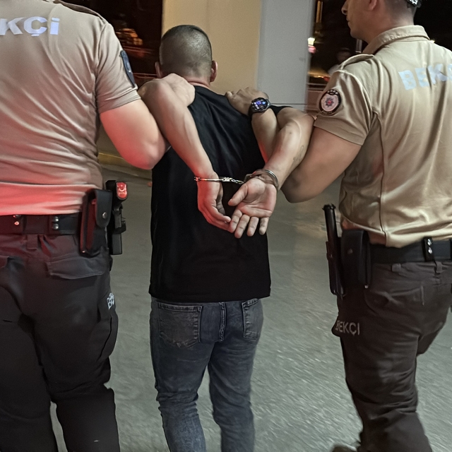 Edirne'de 24 düzensiz göçmen ile göçmen kaçakçılığı şüphelisi yakalandı