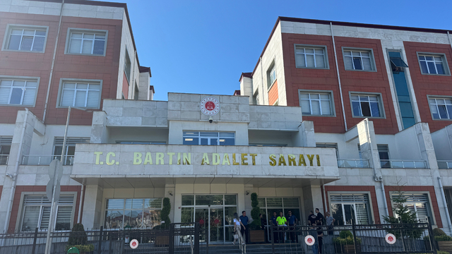 Bartın'da 13 yaşındaki çocuğa cinsel istismar davasında sanıklar hakim karşısına çıktı