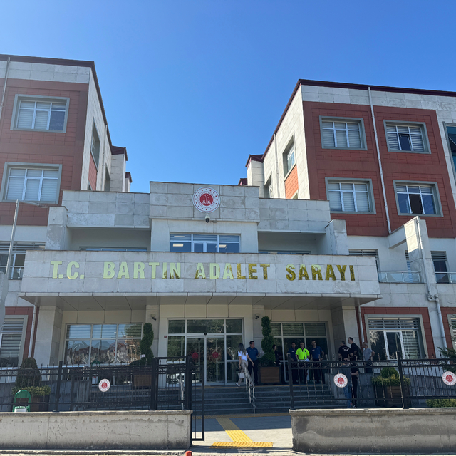 Bartın'da 13 yaşındaki çocuğa cinsel istismar davasında sanıklar hakim karş...