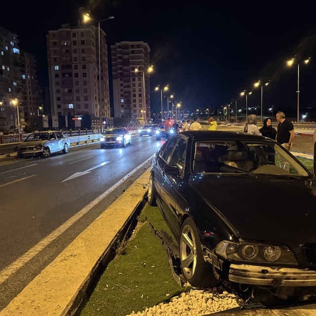 Kayseri'de zincirleme trafik kazasında 2 kişi yaralandı