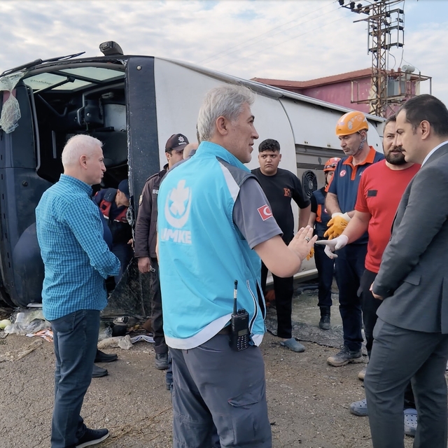 Kırıkkale'de yolcu otobüsü devrildi: 3'ü ağır 41 yaralı