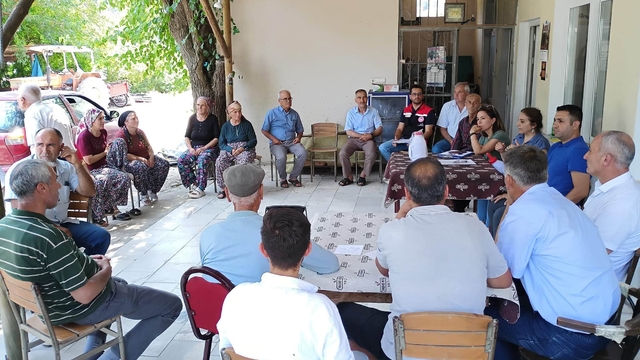 Avcılar Mahallesi'nde Buzağı bakım ve beslenmesi eğitimi