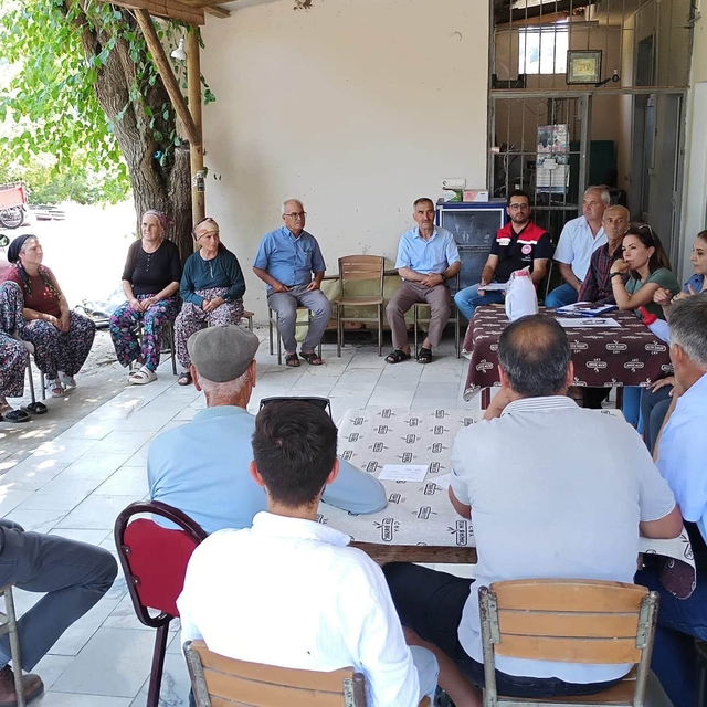 Avcılar Mahallesi'nde Buzağı bakım ve beslenmesi eğitimi