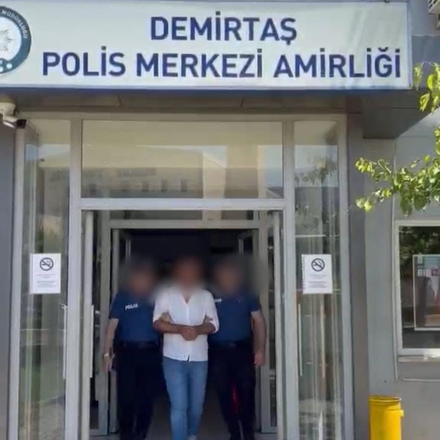 Bursa'da firari operasyonları
Toplamda 22 yıl 7 ay hapis cezası bulunan 3 f...