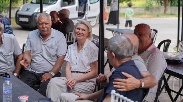 Yetiştirme yurdunda kalan vatandaşlar yıllar sonra aynı sofrada buluştu