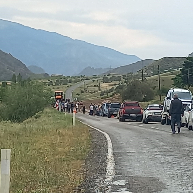 Oltu'da sağanak yağış sele neden oldu