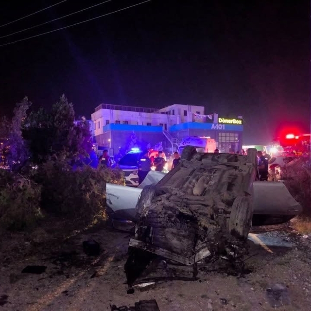 Arsuz'da takla atan otomobildeki 3 kişi yaralandı