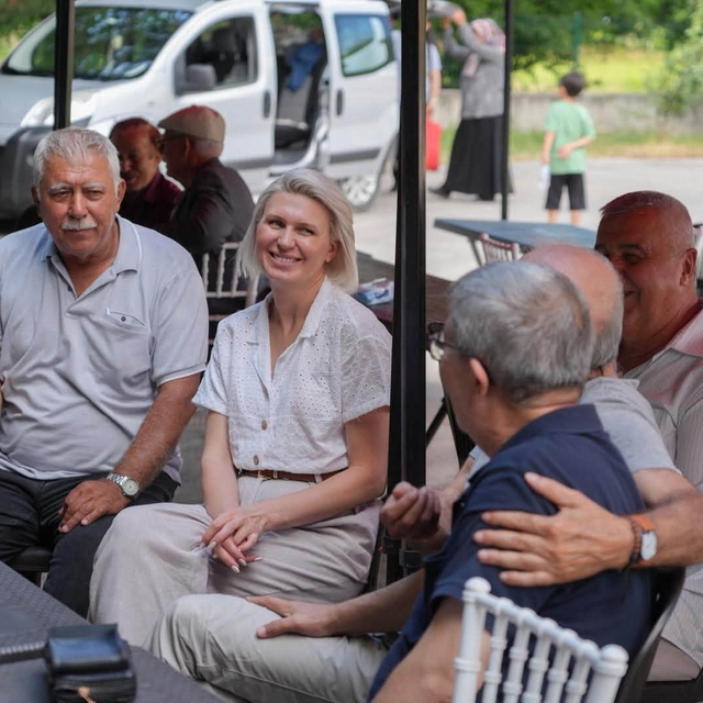 Yetiştirme yurdunda kalan vatandaşlar yıllar sonra aynı sofrada buluştu