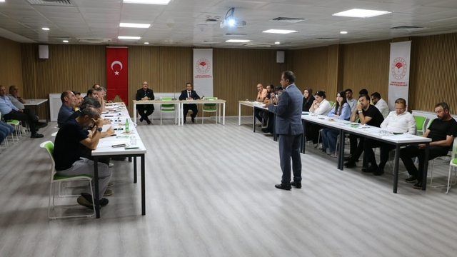 Erzincan Toplu Sera Bölgesi yatırımcılarıyla değerlendirme toplantısı yapıldı