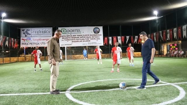 Yenipazar'da Mahmut Öz Halı Saha Turnuvası başladı