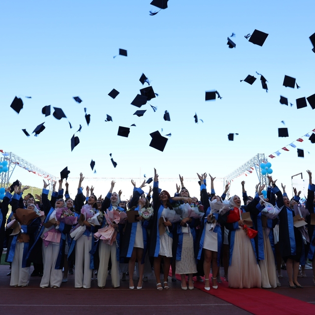 Düzce Üniversitesi'nde mezuniyet heyecanı başladı