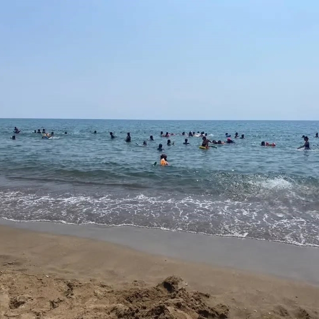 Koruma altındaki çocuklar deniz kampında moral depoladı