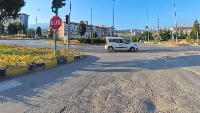 Feci kazaların yaşandığı kavşakta kırmızı ışık ihlali kamerada
Kırmızı ışık ihlali yapan otomobile 5 bin TL para cezası kesildi