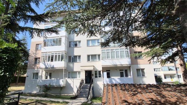 Eskişehir'de 4'üncü kattan düşen kişi öldü