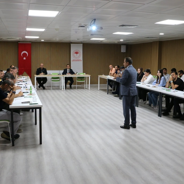 Erzincan Toplu Sera Bölgesi yatırımcılarıyla değerlendirme toplantısı yapıl...