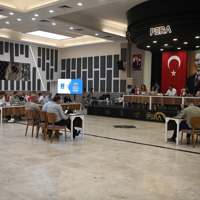 Kuşadası Belediyesi Meclisi'nden elektrikli araç ve engelli erişimi kararı