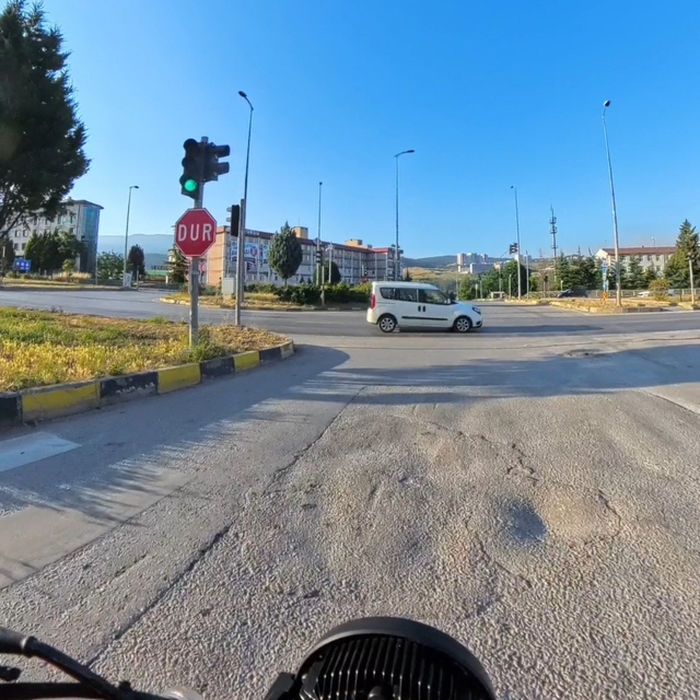 Feci kazaların yaşandığı kavşakta kırmızı ışık ihlali kamerada
Kırmızı ışık...