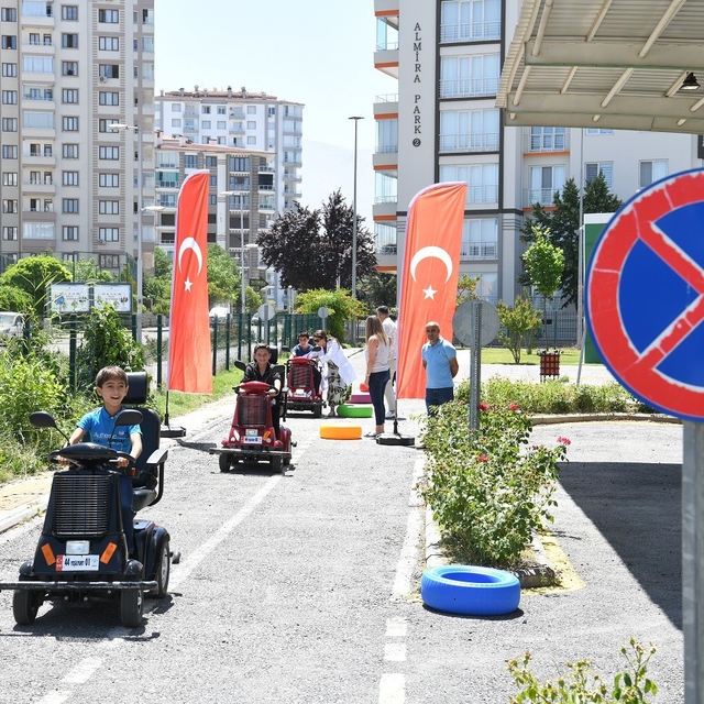 Yeşilyurt Trafik Eğitim Parkı'nda 6 Bin 820 öğrenciye uygulamalı trafik eği...